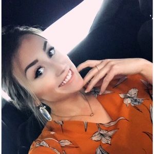 Meet your Posher, Nicole